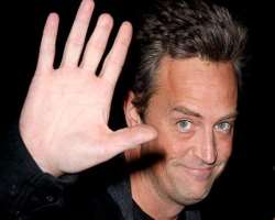 The actor lost a part of his middle finger of the right hand when it was in nursery school in a door shutting accident.